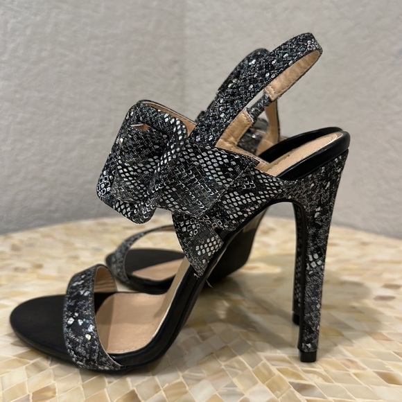 Snake Skin print heels size 7.5 - Picture 5 of 8